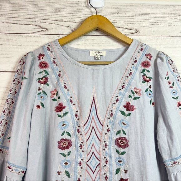 Umgee Blue Floral Embroidered Bell Sleeve Blouse Size S - Picture 3 of 11